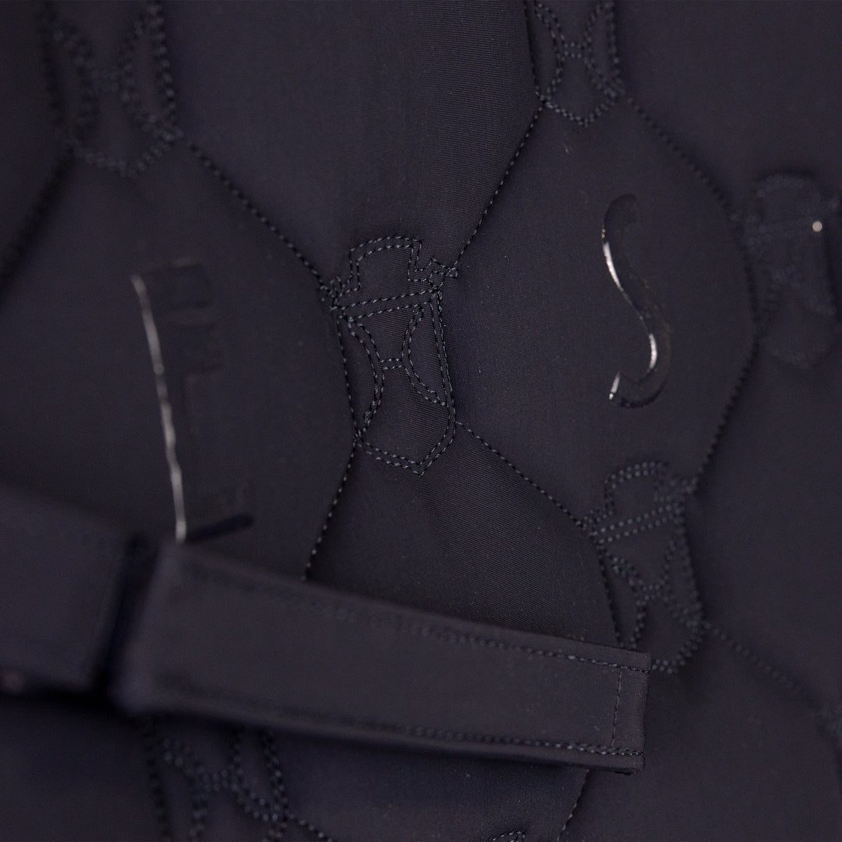 Holsteiner Elite Schabracke by Eskadron, Detail Naht