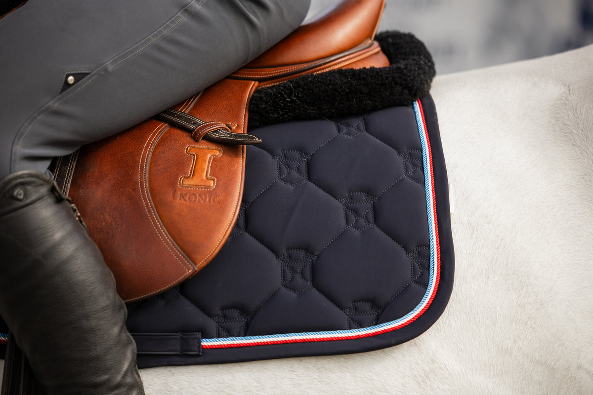 Holsteiner Elite Dressurschabracke by Eskadron